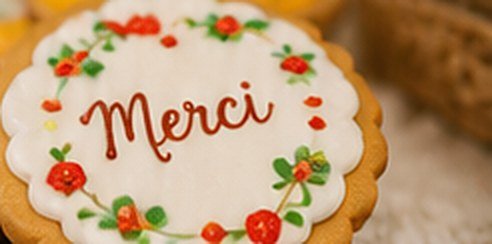 Biscuit décoré avec le mot Merci Biscuit décoré avec le mot Merci